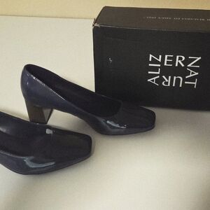 Naturalizer Women's Navy Heels
